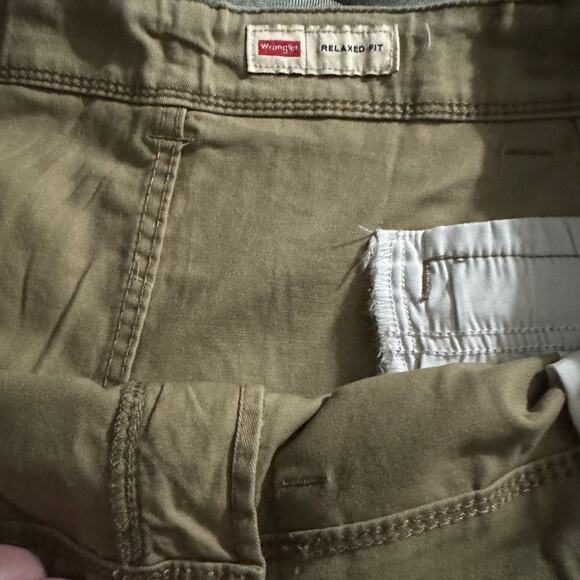 WRANGLER Five Star Premium Relaxed Fit Cargo Shorts, 48 Waist, New with Tag - Picture 9 of 10